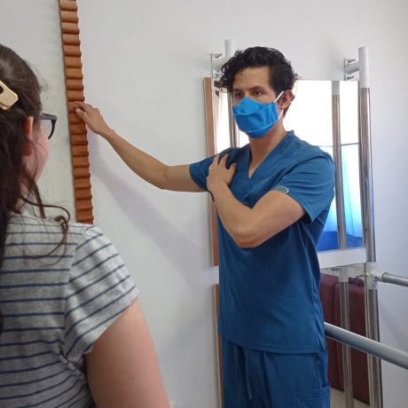medico deportista en terapia